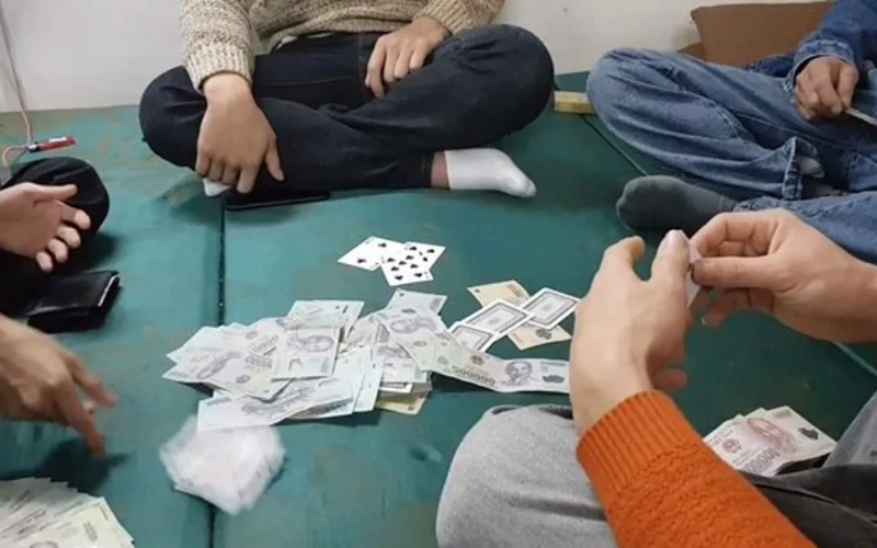 Tước danh hiệu công an nhân dân với phó công an phường liên quan vụ án đánh bạc